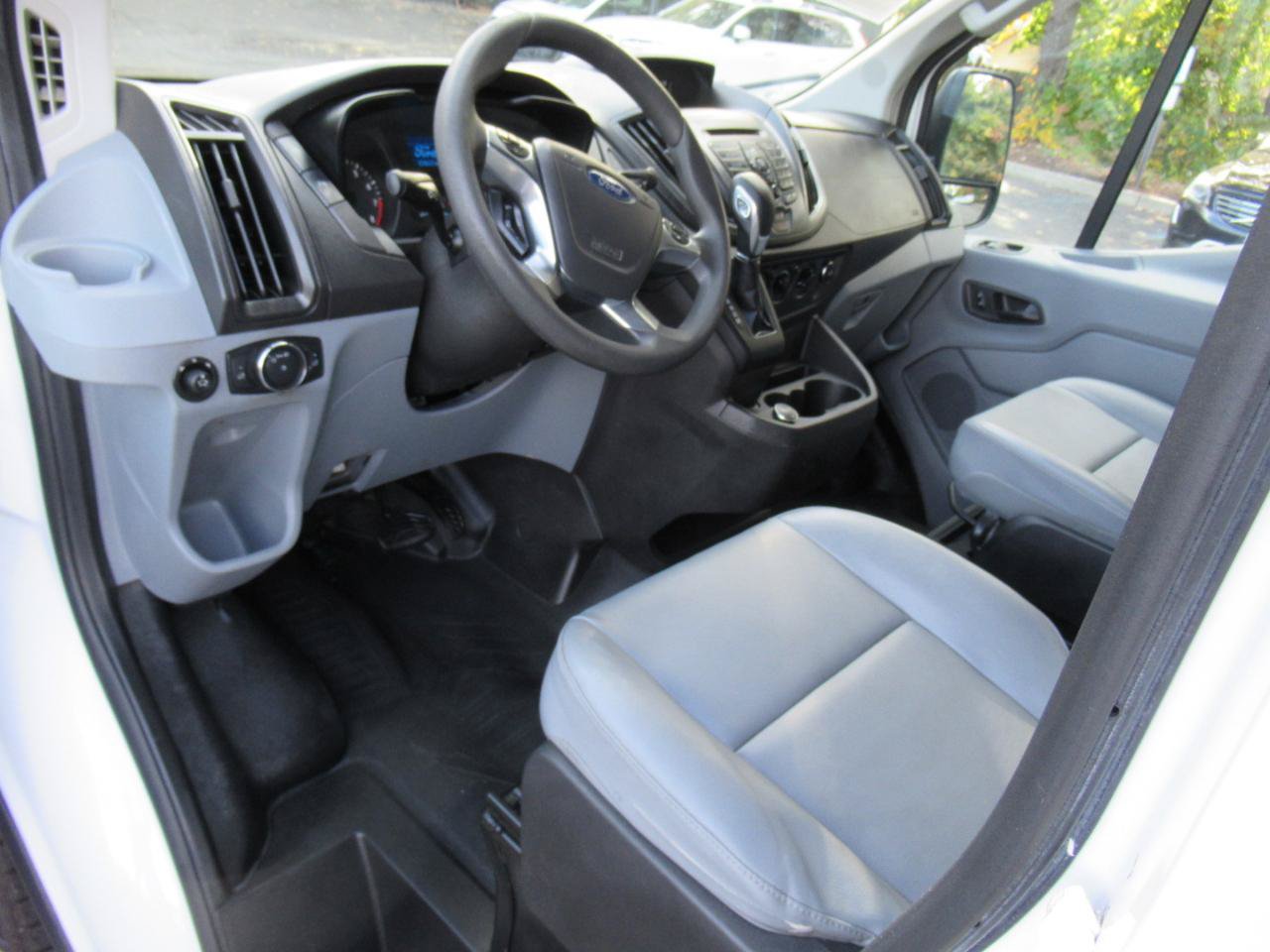 Used 2019 Ford Transit 250 148 Medium Roof RWD image 8