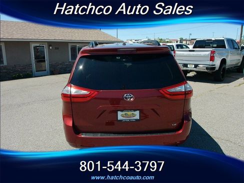 Used 2016 Toyota Sienna LE FWD image 4