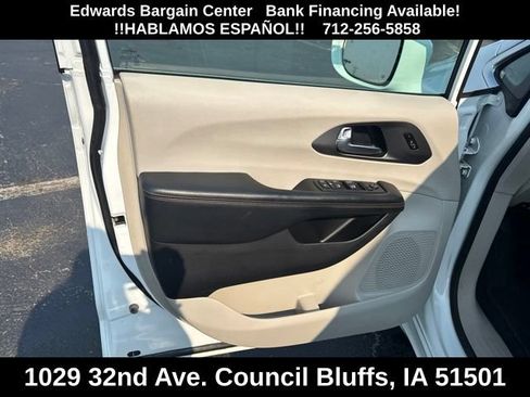 Used 2020 Chrysler Pacifica Touring-L FWD image 20