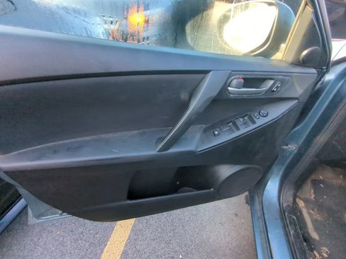 Used 2011 MAZDA MAZDA3 i Touring FWD image 8