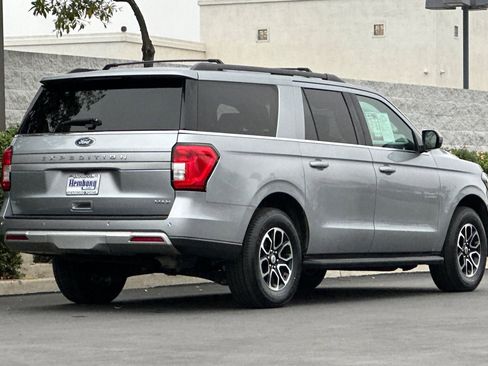 Used 2024 Ford Expedition Max XLT image 4