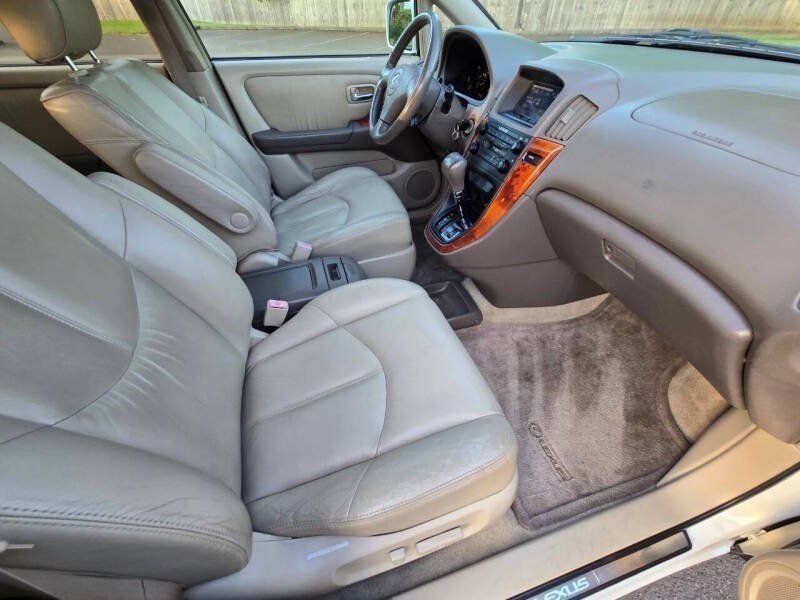 Used 2001 Lexus RX 300 4WD w/ Premium Pkg Plus image 3