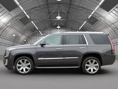 Used 2017 Cadillac Escalade Luxury AWD/4WD image 4