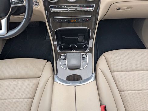 Used 2022 Mercedes-Benz GLC 300 image 24