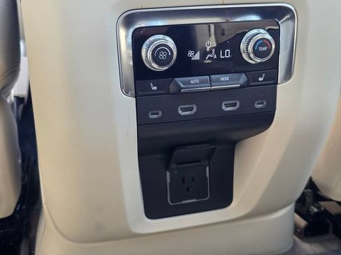 Used 2024 GMC Yukon XL Denali w/ Advanced Technology Package AWD/4WD image 38