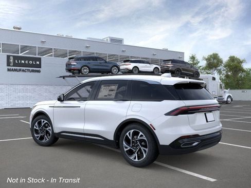 New 2026 Lincoln Nautilus Premier image 4