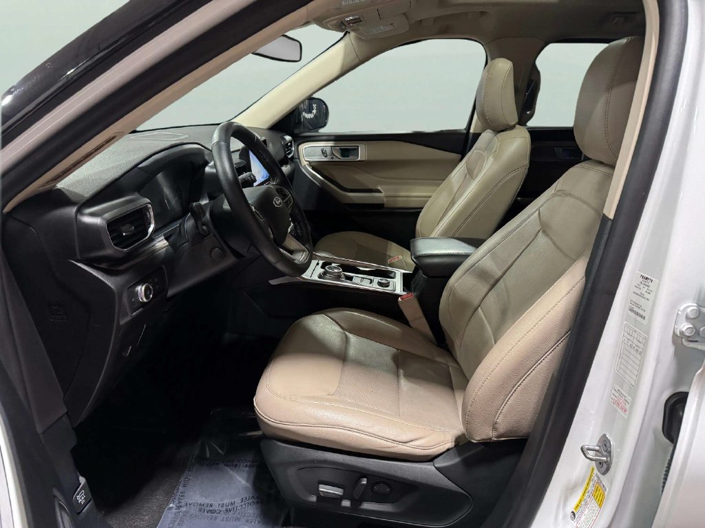 Used 2021 Ford Explorer Limited w/ Equipment Group 301A AWD/4WD image 5