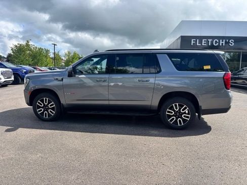 Used 2022 GMC Yukon XL AT4 w/ Technology Package AWD/4WD image 8
