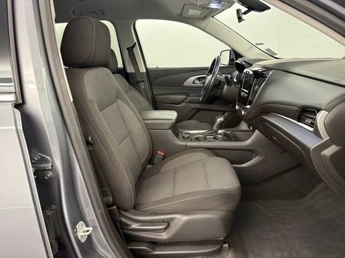 Used 2021 Chevrolet Traverse LT image 32