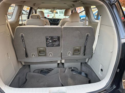 Used 2018 Kia Sedona L image 32