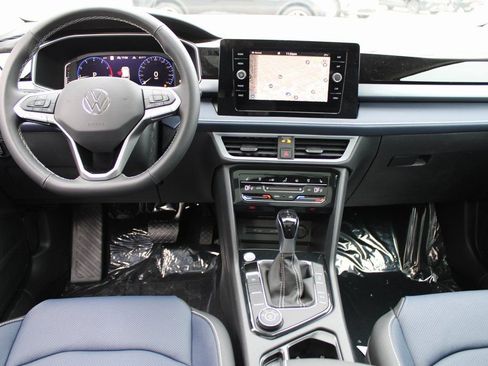 New 2026 Volkswagen Taos SEL AWD/4WD image 18