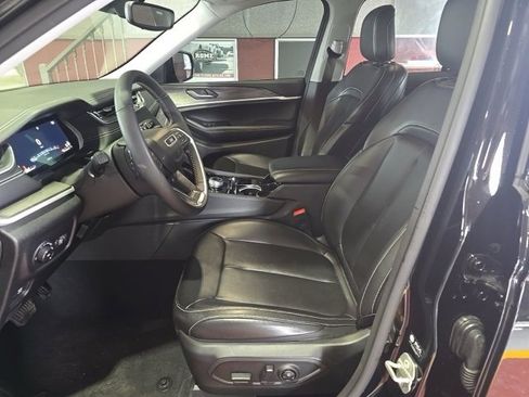 Used 2023 Jeep Grand Cherokee Limited image 5