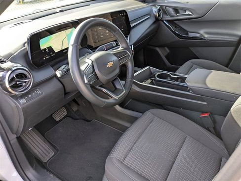 Used 2025 Chevrolet Equinox LT image 19