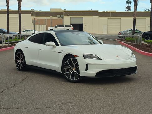 Used 2025 Porsche Taycan image 2