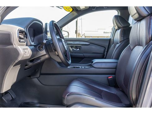 Used 2025 Honda Pilot Black Edition image 17