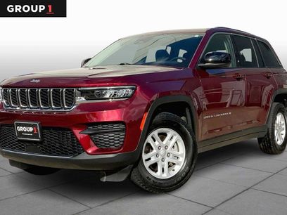 Used 2023 Jeep Grand Cherokee Laredo w/ Luxury Tech Group I