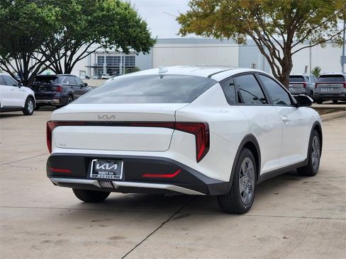New 2025 Kia K4 LX image 4