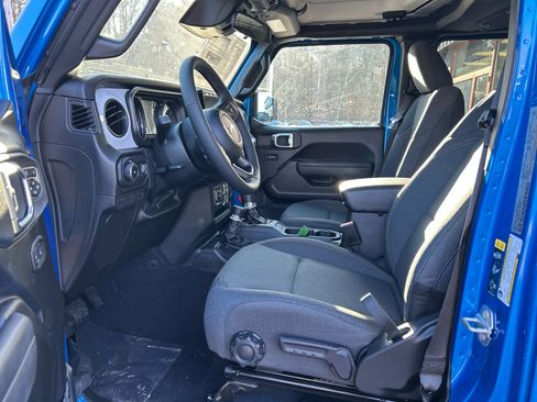 Used 2026 Jeep Wrangler Unlimited Sport AWD/4WD image 17