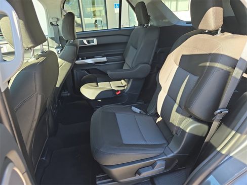 Used 2024 Ford Explorer XLT image 31