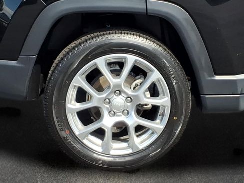 Used 2024 Jeep Compass Latitude AWD/4WD image 3