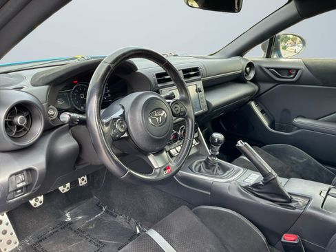 Used 2023 Toyota GR86 Premium RWD image 10