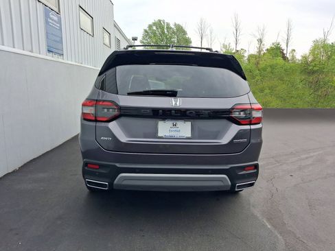 Used 2023 Honda Pilot Touring image 11