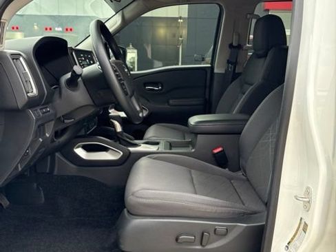 Used 2025 Nissan Frontier SV AWD/4WD image 5