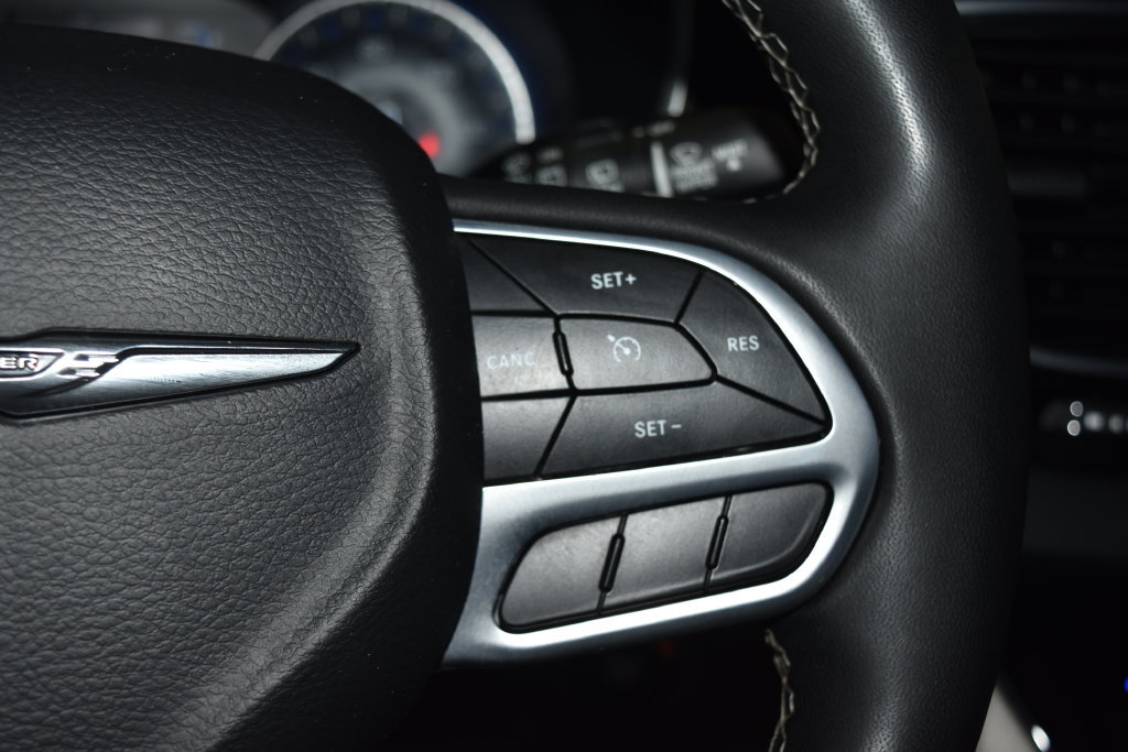 Used 2023 Chrysler Voyager LX FWD image 9