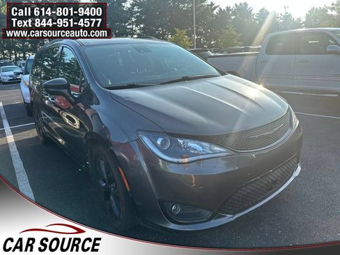 Used 2019 Chrysler Pacifica Limited w/ Advanced Safetytec Group FWD image 1