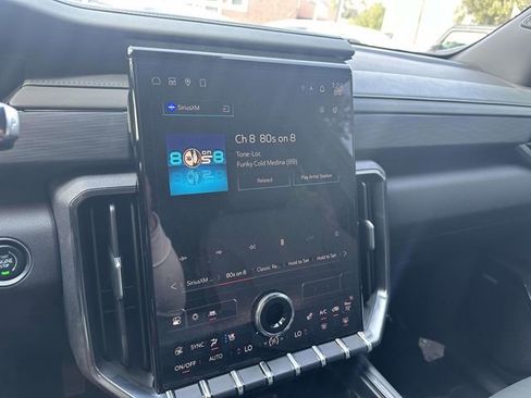 Used 2024 GMC Acadia AT4 w/ Luxury Package image 23