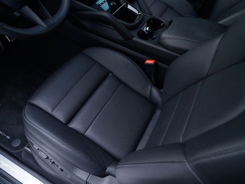 Used 2025 Porsche Cayenne S image 16