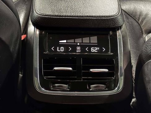 Used 2016 Volvo XC90 T6 Momentum w/ Momentum Plus Package AWD/4WD image 25