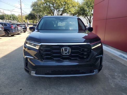 Used 2023 Honda Pilot Touring image 8