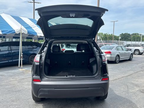 Used 2020 Jeep Cherokee Latitude Plus w/ Cold Weather Group AWD/4WD image 18