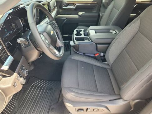 Used 2025 Chevrolet Silverado 1500 LT AWD/4WD image 13