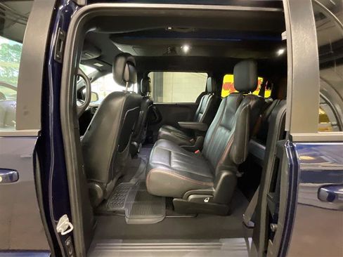 Used 2017 Dodge Grand Caravan GT image 16