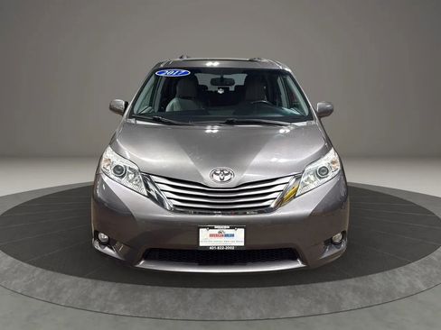 Used 2017 Toyota Sienna XLE w/ XLE Navigation Package image 8