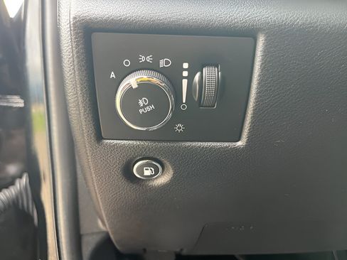 Used 2020 Jeep Grand Cherokee Altitude AWD/4WD image 24