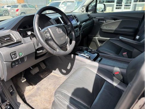 Used 2016 Honda Pilot Touring image 2
