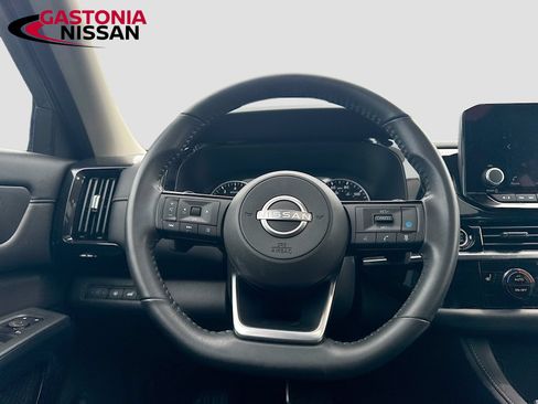 Used 2023 Nissan Pathfinder SV w/ SV Premium Package AWD/4WD image 30