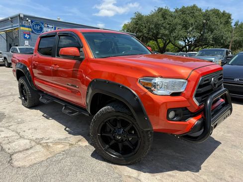 Used 2017 Toyota Tacoma SR5 w/ Tow Package RWD image 1
