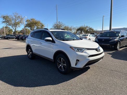 Used 2018 Toyota RAV4 XLE image 7