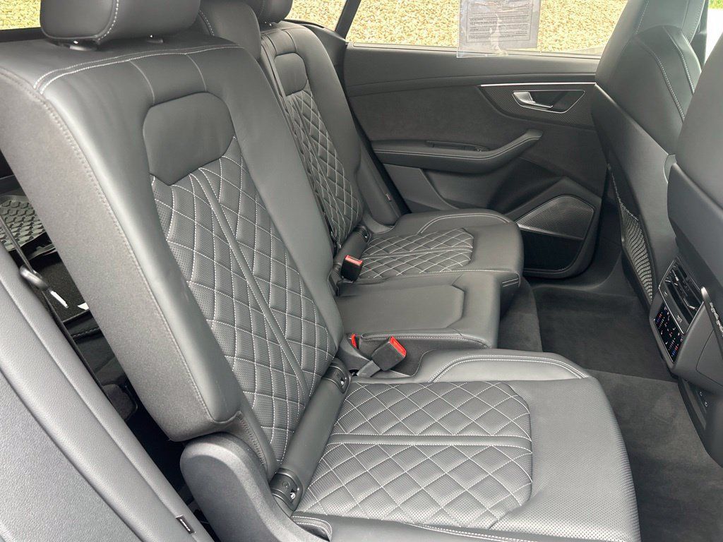 Certified 2024 Audi SQ8 Prestige AWD/4WD image 9