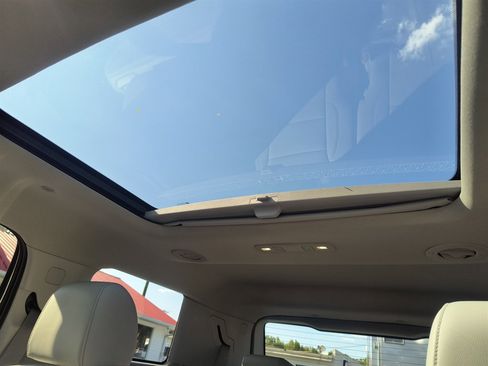 Used 2021 GMC Acadia SLT w/ Preferred Package image 34