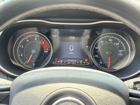 Used 2020 Jeep Cherokee Trailhawk AWD/4WD image 21