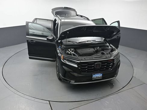 Certified 2023 Honda Pilot TrailSport image 52