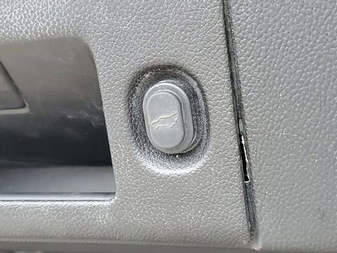 Used 2016 GMC Yukon SLE w/ Convenience Package AWD/4WD image 9