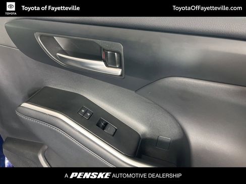 Certified 2025 Toyota Highlander XLE image 22
