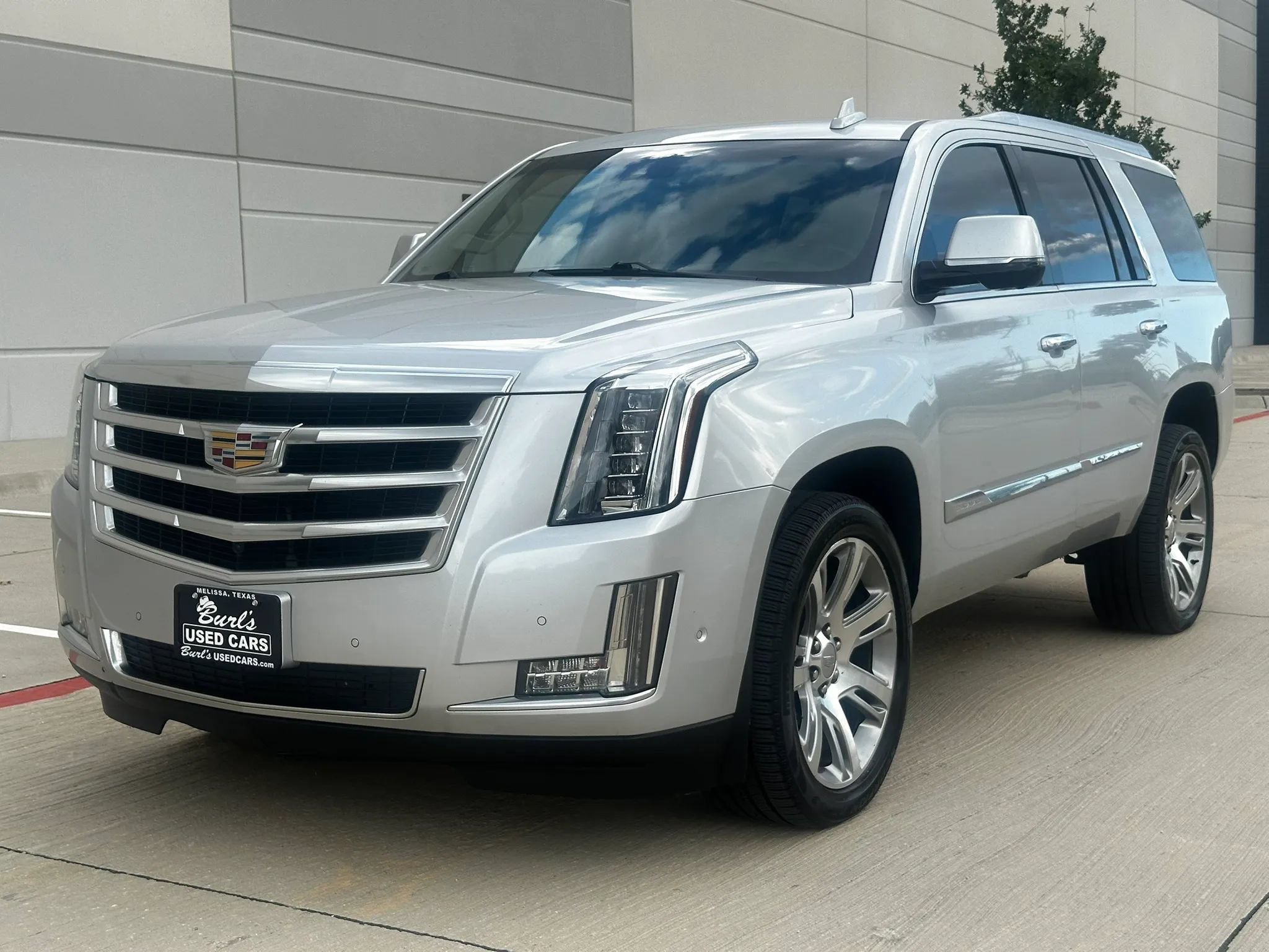 Used 2017 Cadillac Escalade Luxury AWD/4WD image 1