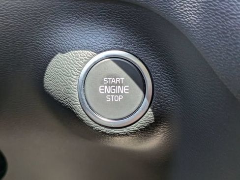 Certified 2025 Volvo XC40 B5 Core AWD/4WD image 35
